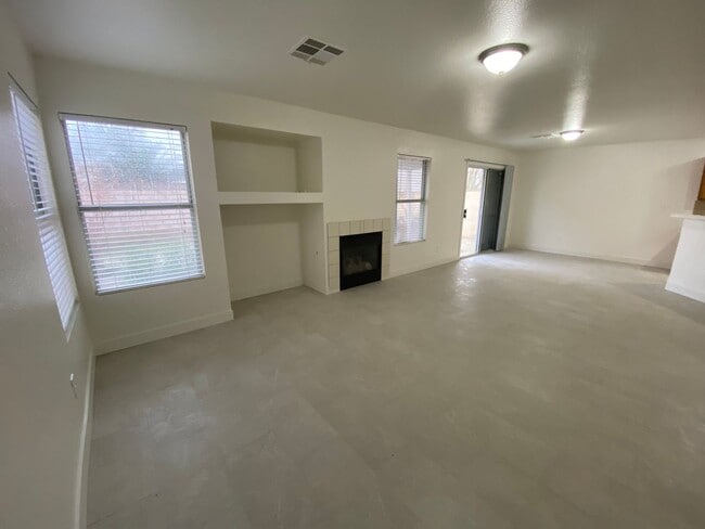 Photo - 4 Bed/2.5 Bath - Remodeled