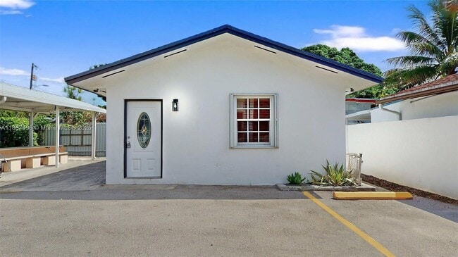 Building Photo - 433 NW 25th Ave Unit 5