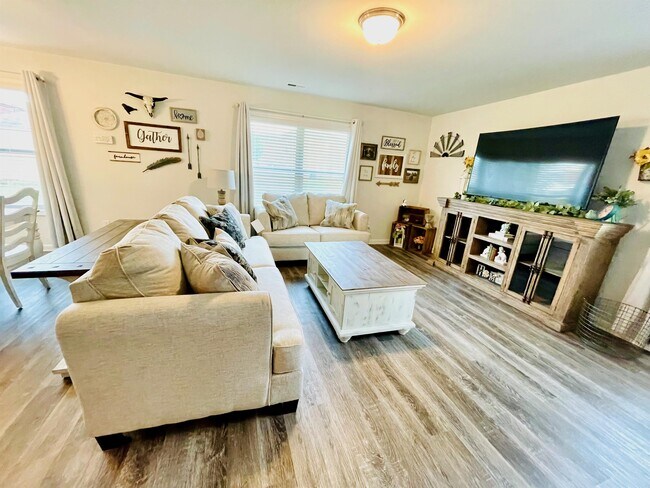 Photo - 115 Edgestone Dr.