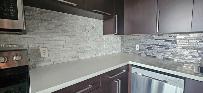 Photo - 2025 NE 164th St Unit 914