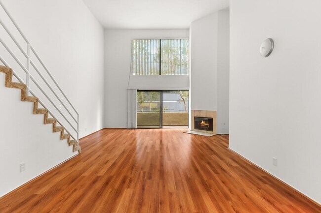 Photo - 1619 Bentley Avenue,