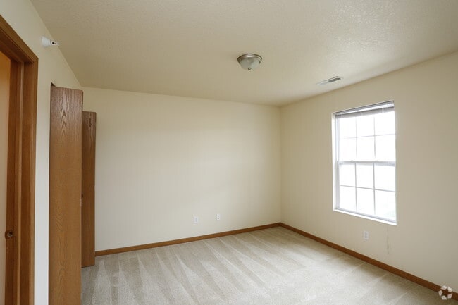 2BR_2BA 917sq ft -Primary Bedroom