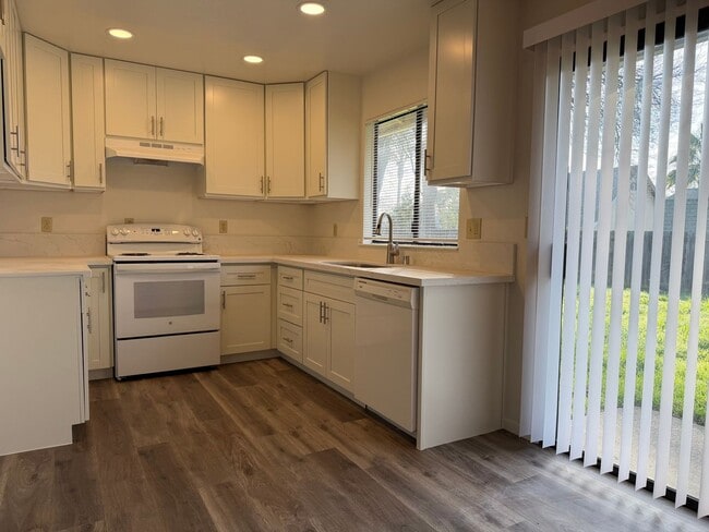 Building Photo - Remodeled 3 bedroom 2 bath house in Citrus Heights HUGE YARD