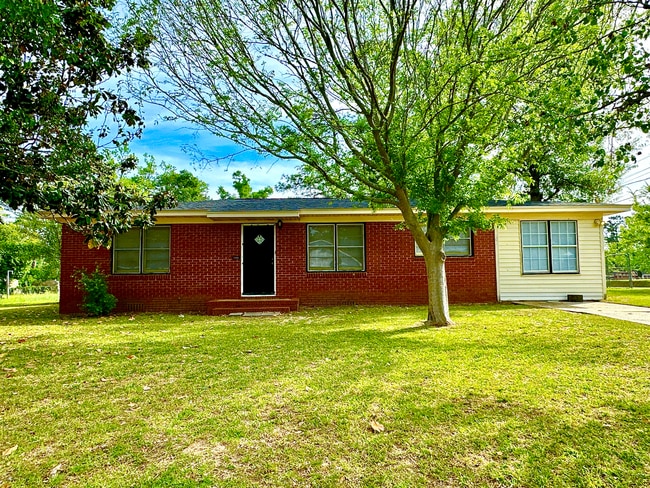 Building Photo - 601 Lynn Terrace