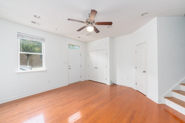 Photo - 1628 Light St