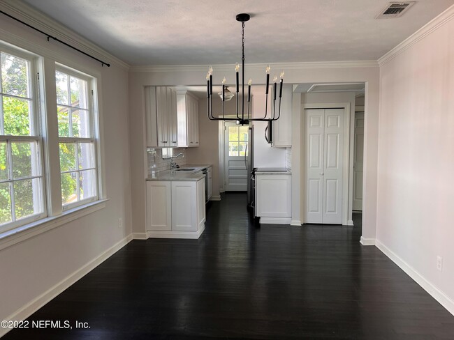 Photo - 4743 Kerle St
