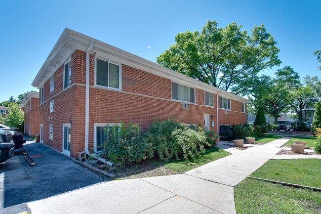 Building Photo - 32 N Main St Unit 1S