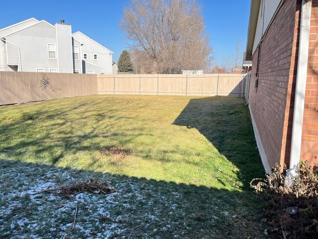 Building Photo - 13th East 7-8 Unit 08