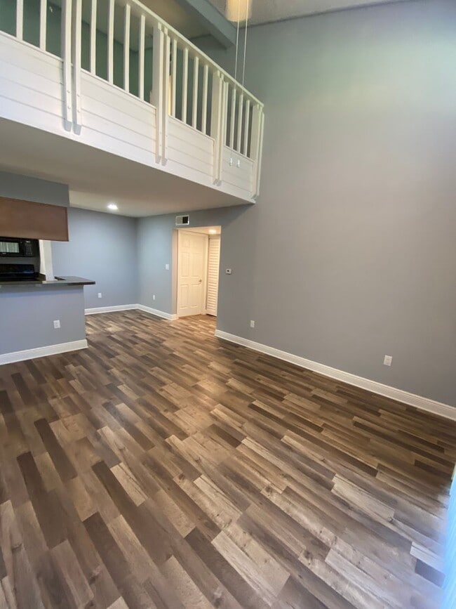 Photo - 305 Lake Parsons Green