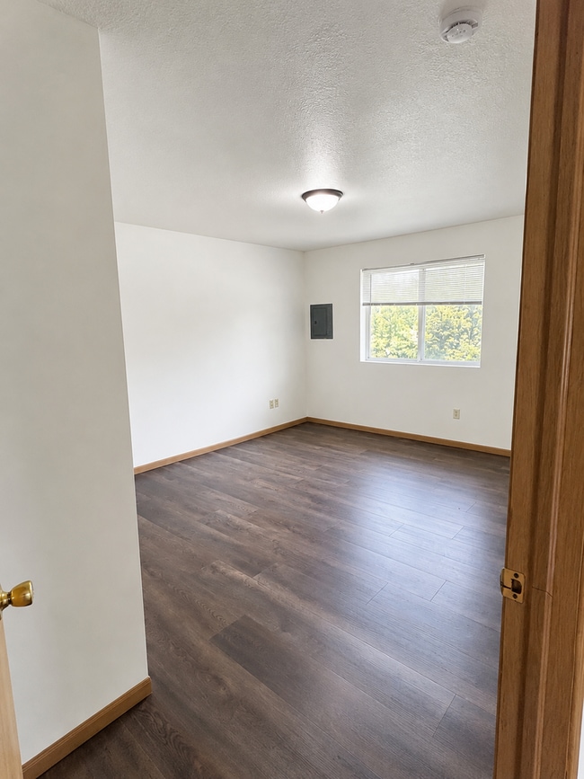 Photo - Large Upstairs 2 Bedroom in Faribault Unit MCP 1711-#3