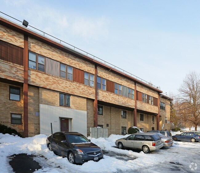 Photo - 320 Nassau Rd Apartments