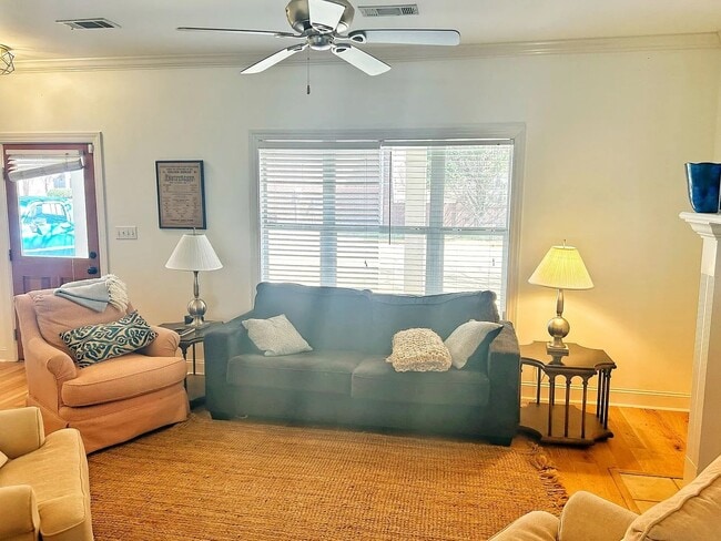 Photo - 951 Frontage Rd