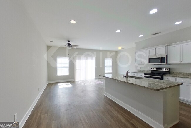 Photo - 106 Regis Way