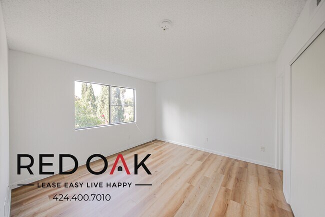 Photo - 11817 Victory Blvd Unidad 205