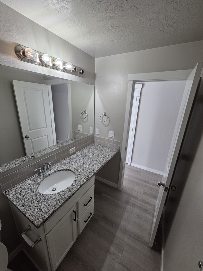 Photo - 17649 Desert Rdg Ave