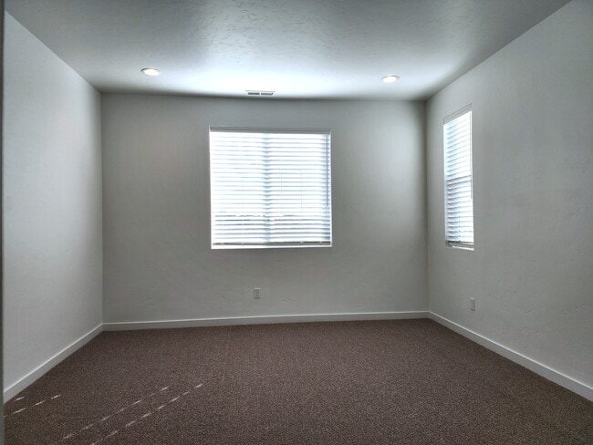 Photo - 350 N Lagrasse Ln