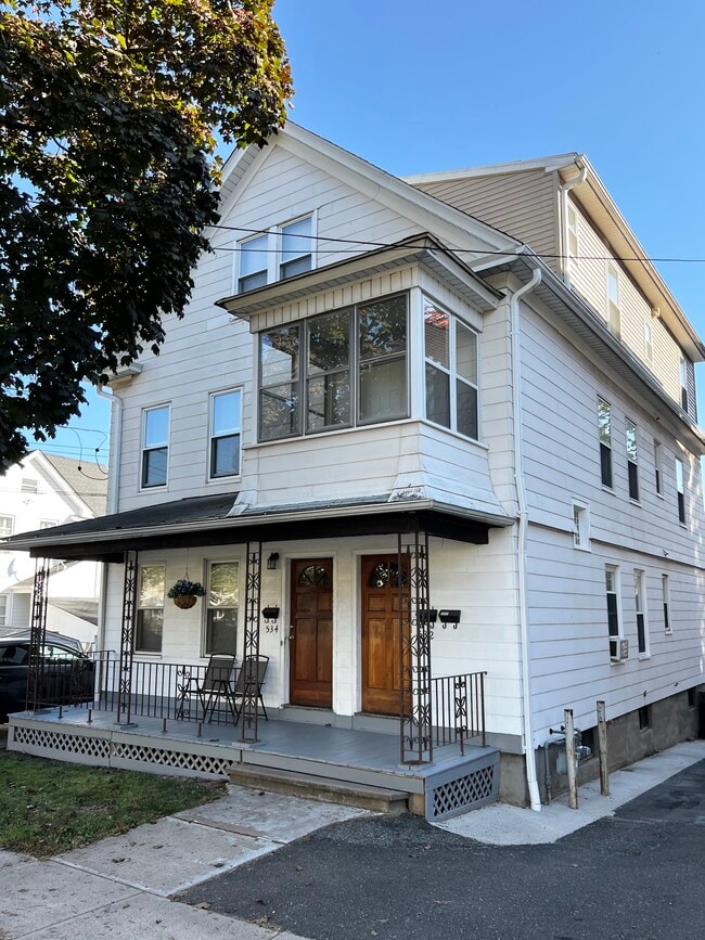 Building Photo - 532 High St Unit 2