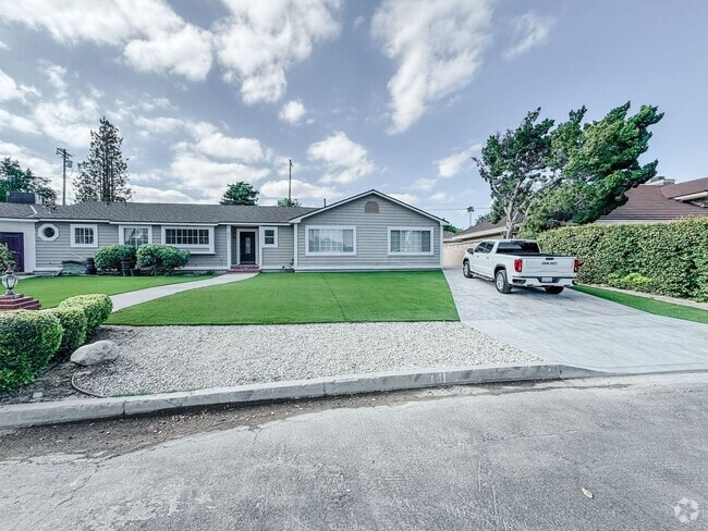 Building Photo - Beautifully Remodeled 4 Bed, 3.5 Bath Home...