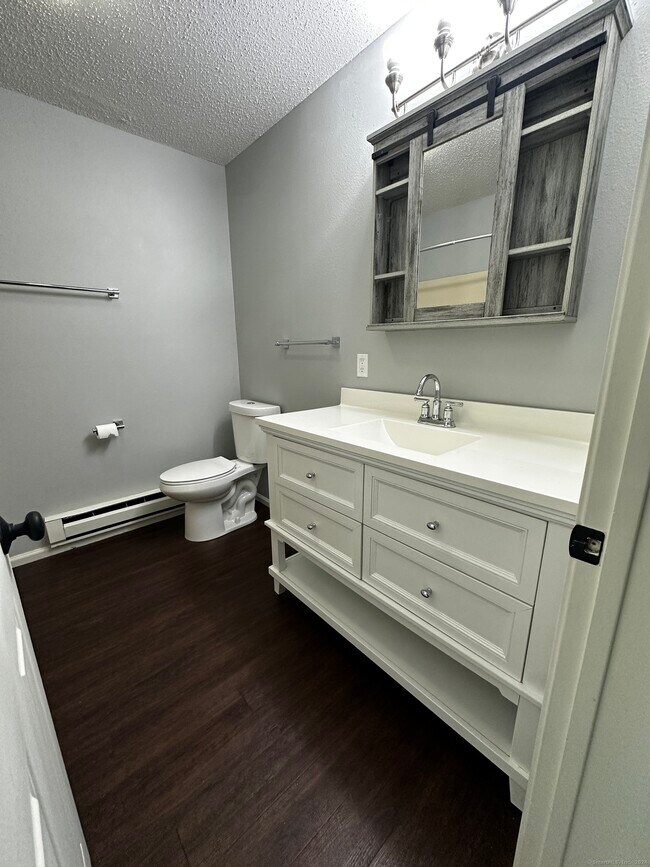 333 Hillside Ave Unidad APT 8 Torrington, CT