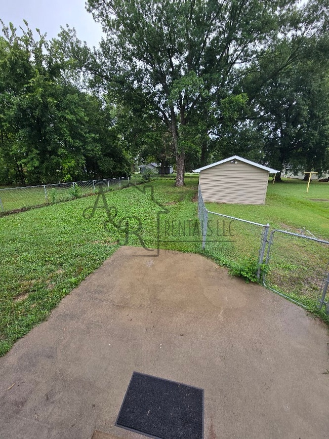 Photo - 110 S Appleton Dr