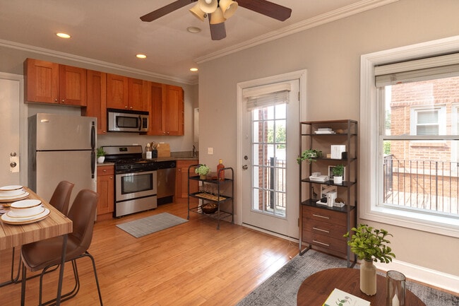 Photo - 1022-1024 W Dakin St