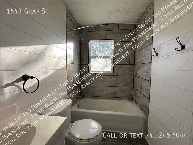 Photo - 1543 Graf St