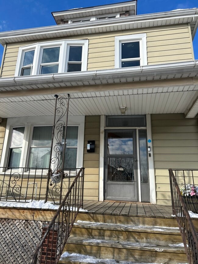 Building Photo - 8406 S Brandon Ave Unit 2