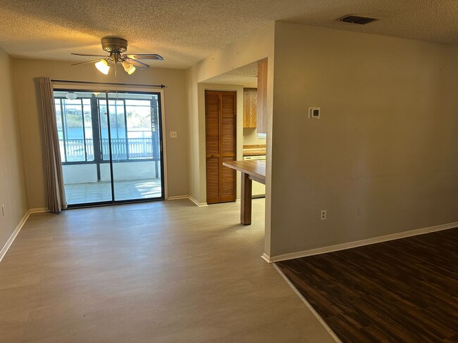 Photo - 3 Bedroom 2 Bath Pool Home in Mt Dora