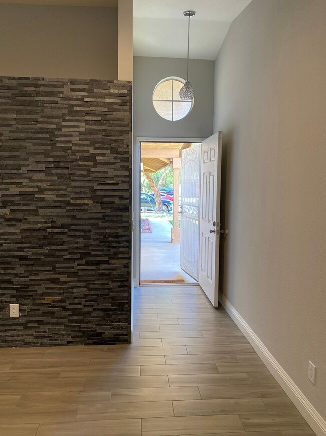 Photo - 128 Elmtree Dr
