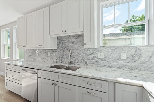 Photo - 3161 Emerson Ave S