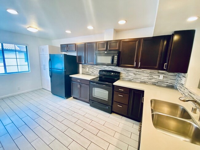 Photo - Gorgeous 3 Bedroom 3 Bathroom Townhome in Mission Trails!!