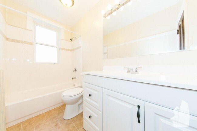 Photo - 4863 N Paulina St Unit G