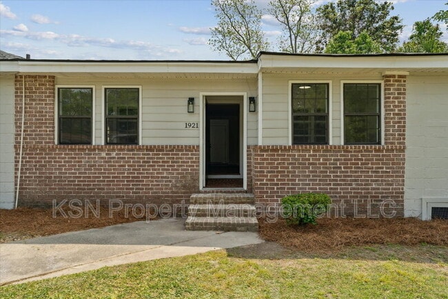 Photo - 1921 Fitzgerald St