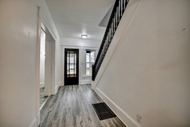 Photo - 214 2nd St SE