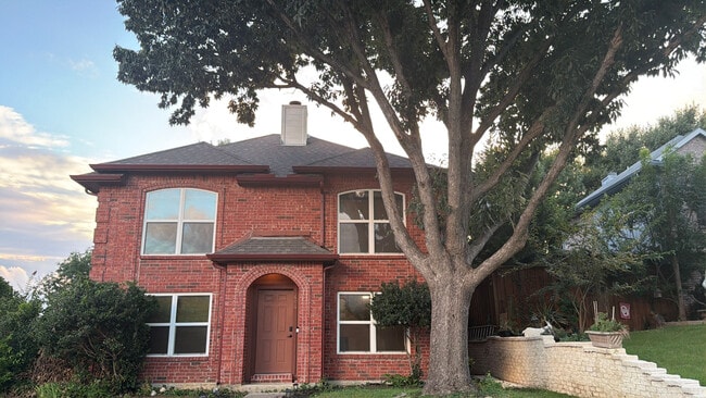 Building Photo - Room in House on Bandera St