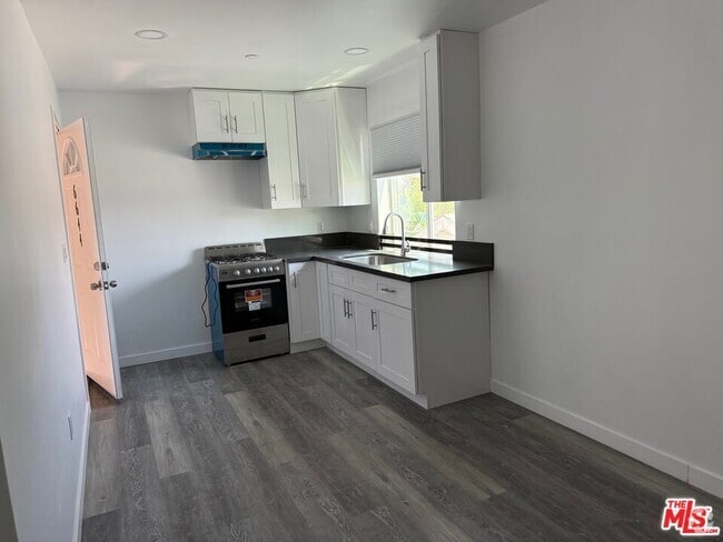 Building Photo - 6644 Irvine Ave Rental