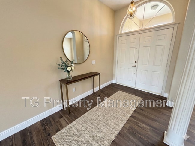 Photo - 20 Clarendon Ct N