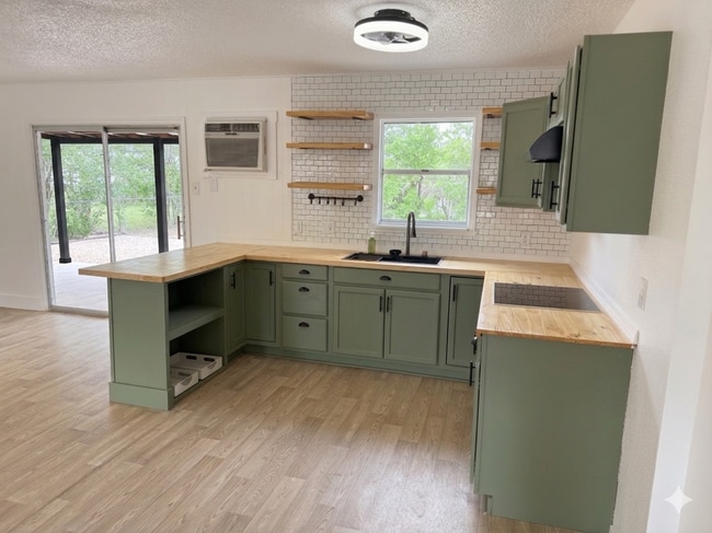 Photo - 4211 Tropical Dr