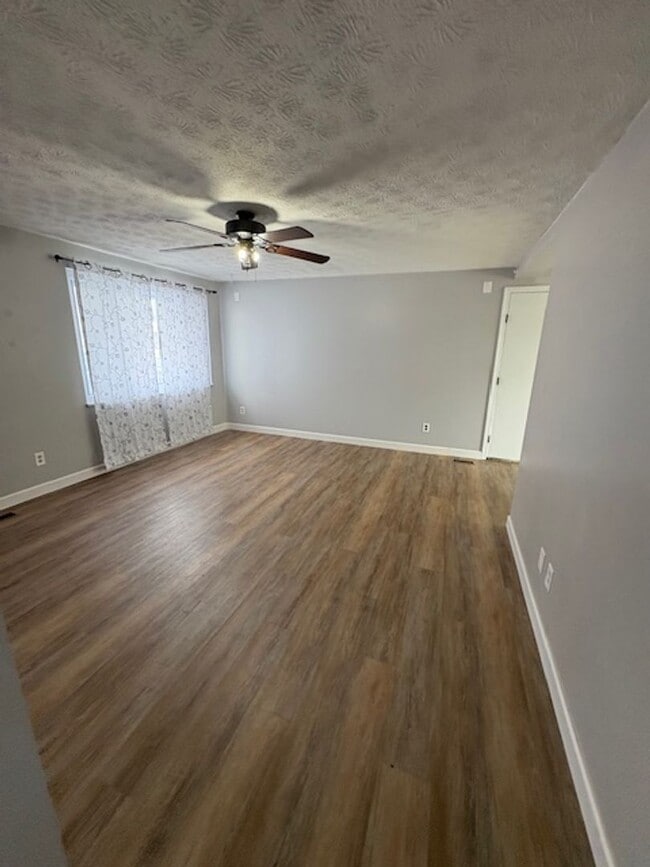 Photo - 3 Bedroom, 1 1/2 Bath Home in Huber Heights