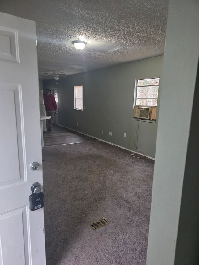 Photo - 711 Hillside Dr