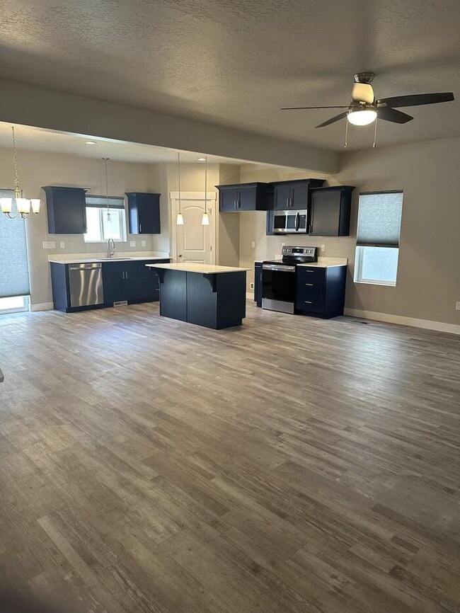 8703 N Riviera Alley