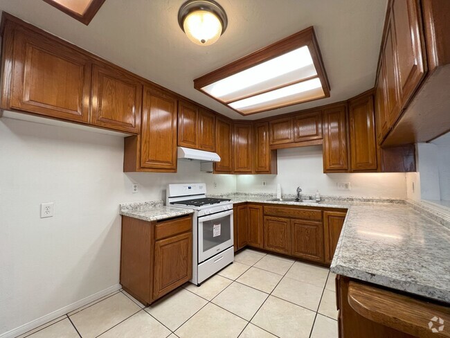 Building Photo - Must See 4 bedroom 2 and a half bathroom h... Rental