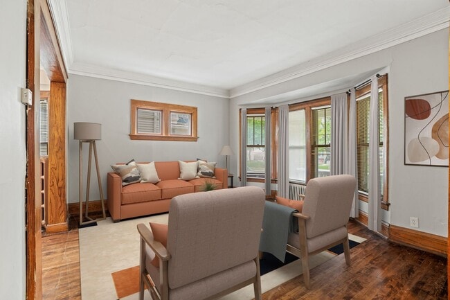 Building Photo - Murray Lower Flat