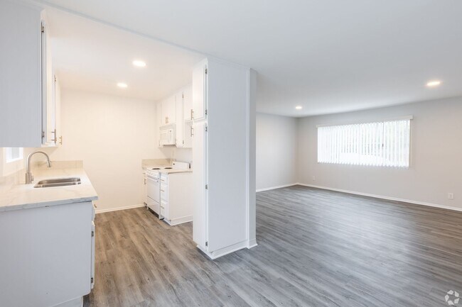 Photo - 6643 Haskell Avenue