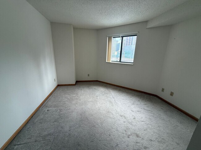 Photo - Condo DT Saint Paul 2 Bedroom 2 Bath-Enjoy sitting on a patio and enjoy the views