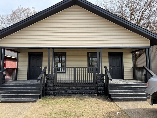 Building Photo - 812/814 N 16th St Unit 812