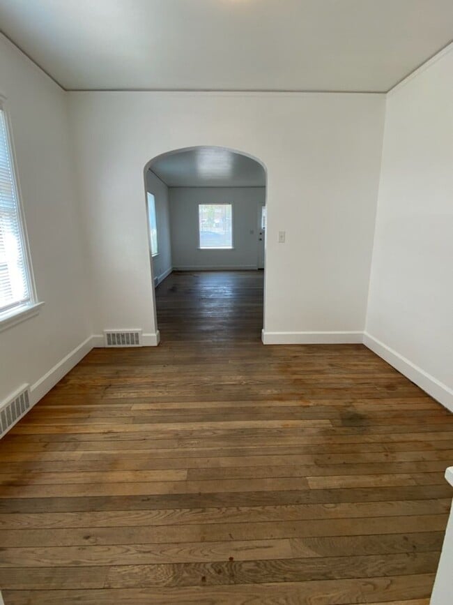 Photo - Charming 3 bed/1 bath home!