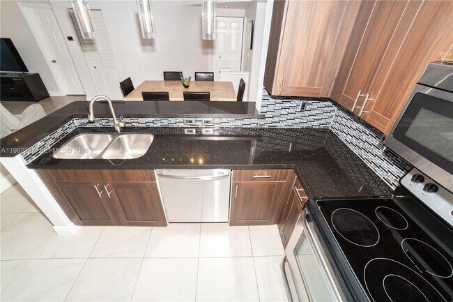 Photo - 17100 N Bay Rd Unidad 1802