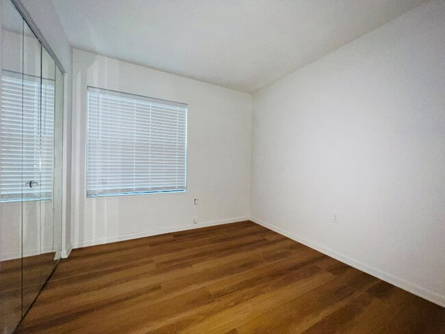 Building Photo - 3700 Southpointe Dr Unit L-7