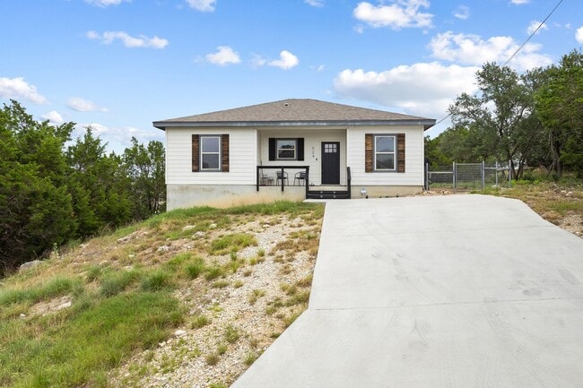 Building Photo - 924 Scenic Hills Dr